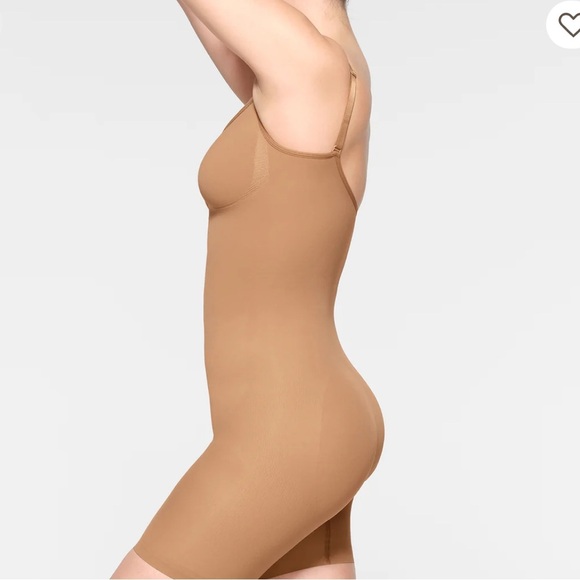 SKIMS‎ Seamless Sculpt Mid Thigh Bodysuit in Ochre - Picture 5 of 7